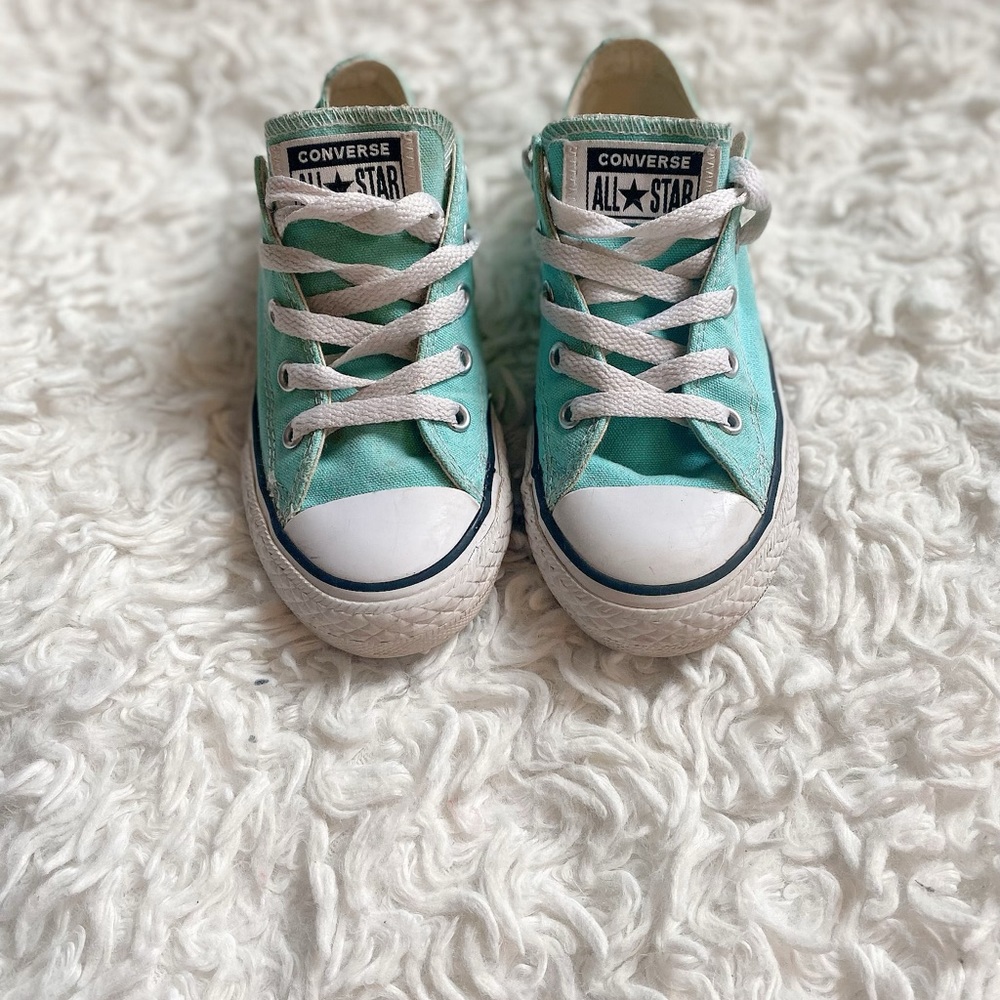 Girls low top converse
